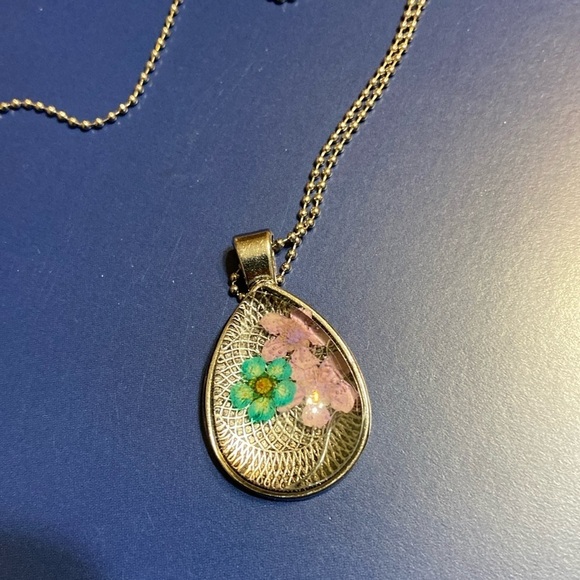 Real flowers resin necklace with delicate 26 inch silver chain in gift b… - Picture 1 of 7